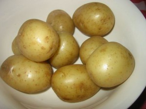 Kartofel-drobit-kamni-v-pochkah-300x224